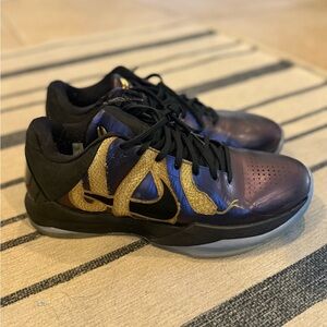 Kobe 5 Protro “Eggplant” Basketball shoes Size 10.5